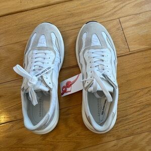 GROUNDIES Starlite barefoot sneaker